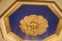 trompe loeil medallion